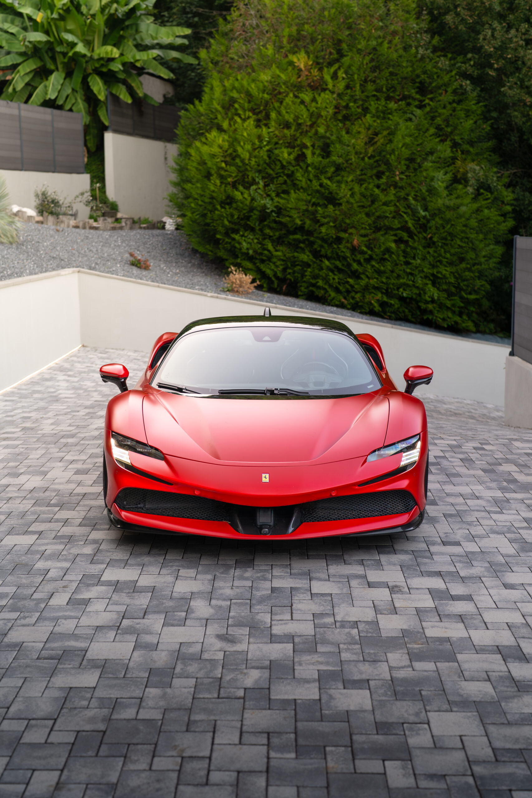 Location Ferrari SF90 Stradale Leasydrive Luxembourg vignes